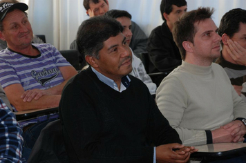 Foto - PAIS FORAM HOMENAGEADOS