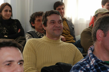 Foto - PAIS FORAM HOMENAGEADOS