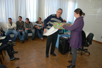 Foto - PAIS FORAM HOMENAGEADOS