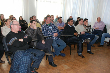 Foto - PAIS FORAM HOMENAGEADOS