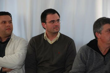 Foto - PAIS FORAM HOMENAGEADOS