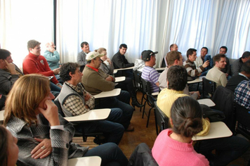 Foto - PAIS FORAM HOMENAGEADOS