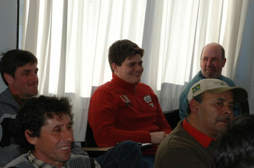 Foto - PAIS FORAM HOMENAGEADOS