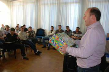 Foto - PAIS FORAM HOMENAGEADOS