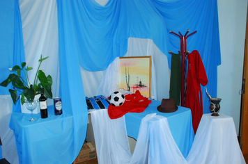 Foto - PAIS FORAM HOMENAGEADOS