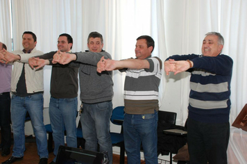 Foto - PAIS FORAM HOMENAGEADOS