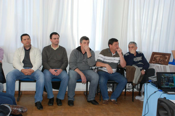 Foto - PAIS FORAM HOMENAGEADOS