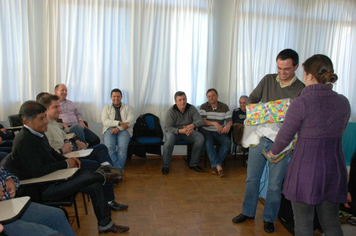 Foto - PAIS FORAM HOMENAGEADOS