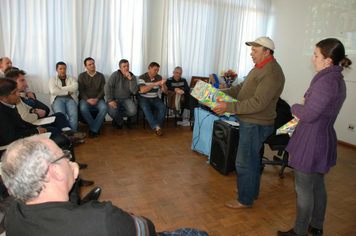 Foto - PAIS FORAM HOMENAGEADOS