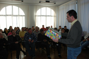 Foto - PAIS FORAM HOMENAGEADOS