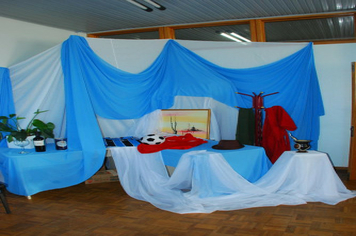 Foto - PAIS FORAM HOMENAGEADOS