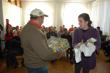 Foto - PAIS FORAM HOMENAGEADOS