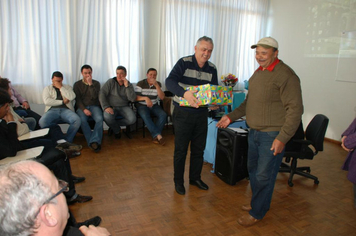 Foto - PAIS FORAM HOMENAGEADOS