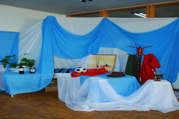 Foto - PAIS FORAM HOMENAGEADOS