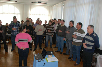 Foto - PAIS FORAM HOMENAGEADOS