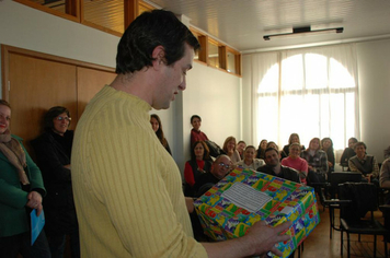 Foto - PAIS FORAM HOMENAGEADOS