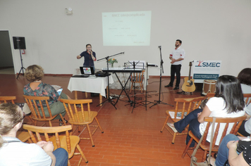 Foto - Palestra, Conhecimentos práticos da BNCC por meio da música abre Ano Letivo