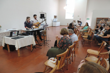Foto - Palestra, Conhecimentos práticos da BNCC por meio da música abre Ano Letivo