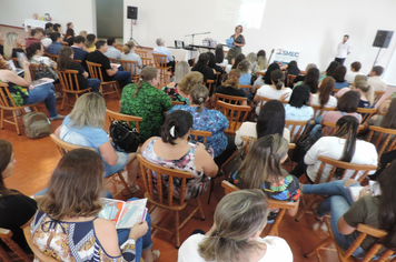 Foto - Palestra, Conhecimentos práticos da BNCC por meio da música abre Ano Letivo