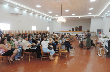 Foto - Palestra, Conhecimentos práticos da BNCC por meio da música abre Ano Letivo