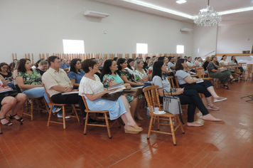 Foto - Palestra, Conhecimentos práticos da BNCC por meio da música abre Ano Letivo