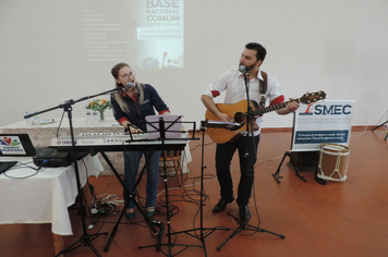 Foto - Palestra, Conhecimentos práticos da BNCC por meio da música abre Ano Letivo