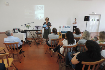 Foto - Palestra, Conhecimentos práticos da BNCC por meio da música abre Ano Letivo