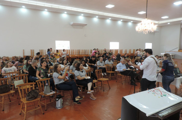 Foto - Palestra, Conhecimentos práticos da BNCC por meio da música abre Ano Letivo