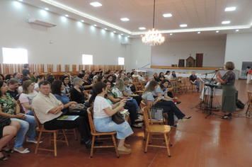 Foto - Palestra, Conhecimentos práticos da BNCC por meio da música abre Ano Letivo