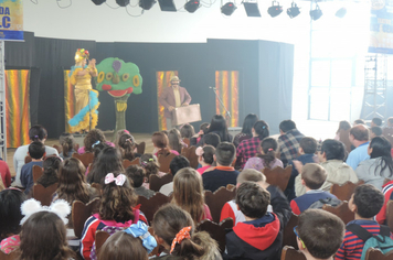 Foto - Parceria entre Administração Municipal e Sesc leva conhecimento aos alunos da rede pública