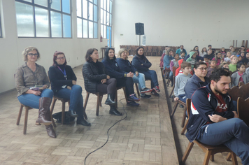 Foto - Parceria entre Administração Municipal e Sesc leva conhecimento aos alunos da rede pública