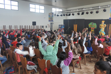 Foto - Parceria entre Administração Municipal e Sesc leva conhecimento aos alunos da rede pública