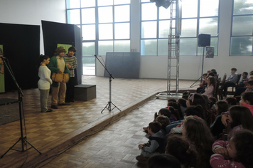 Foto - Parceria entre Administração Municipal e Sesc leva conhecimento aos alunos da rede pública