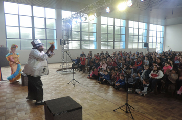 Foto - Parceria entre Administração Municipal e Sesc leva conhecimento aos alunos da rede pública