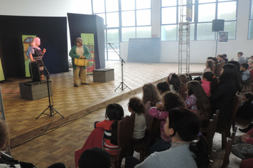 Foto - Parceria entre Administração Municipal e Sesc leva conhecimento aos alunos da rede pública