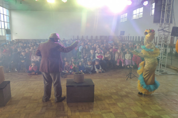 Foto - Parceria entre Administração Municipal e Sesc leva conhecimento aos alunos da rede pública