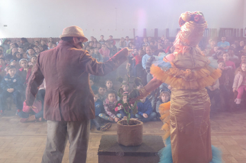 Foto - Parceria entre Administração Municipal e Sesc leva conhecimento aos alunos da rede pública