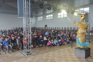 Foto - Parceria entre Administração Municipal e Sesc leva conhecimento aos alunos da rede pública