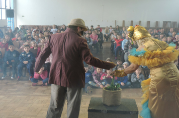 Foto - Parceria entre Administração Municipal e Sesc leva conhecimento aos alunos da rede pública