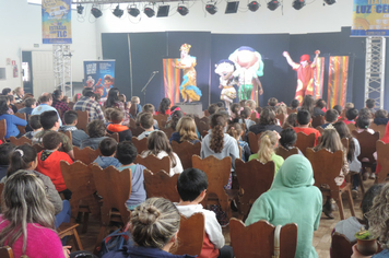 Foto - Parceria entre Administração Municipal e Sesc leva conhecimento aos alunos da rede pública