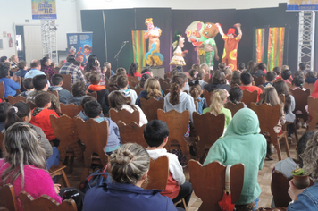 Foto - Parceria entre Administração Municipal e Sesc leva conhecimento aos alunos da rede pública