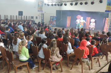Foto - Parceria entre Administração Municipal e Sesc leva conhecimento aos alunos da rede pública