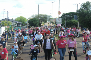 Foto - Passeio ciclístico do outubro rosa supera expectativas