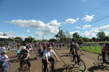 Foto - Passeio ciclístico do outubro rosa supera expectativas