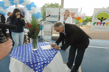 Foto - Prefeito entrega obra de quadra poliesportiva a comunidade da escola Pejuçara