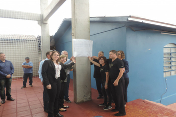 Foto - Prefeito entrega obra de quadra poliesportiva a comunidade da escola Pejuçara