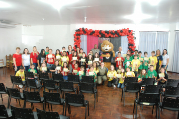 Foto - Prefeito participa de formatura do Proerd