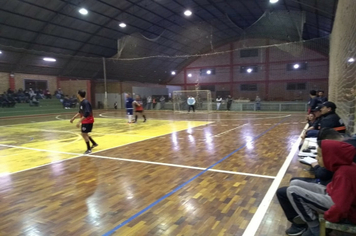 Foto - Prefeito prestigia 1ª rodada do interbairros de futsal realizada no domingo