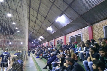 Foto - Prefeito prestigia 1ª rodada do interbairros de futsal realizada no domingo