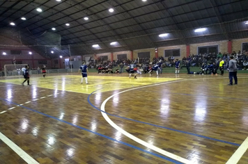 Foto - Prefeito prestigia 1ª rodada do interbairros de futsal realizada no domingo